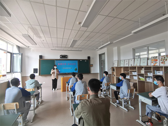 開展復(fù)課開學(xué)、防控疫情主題班會.jpg